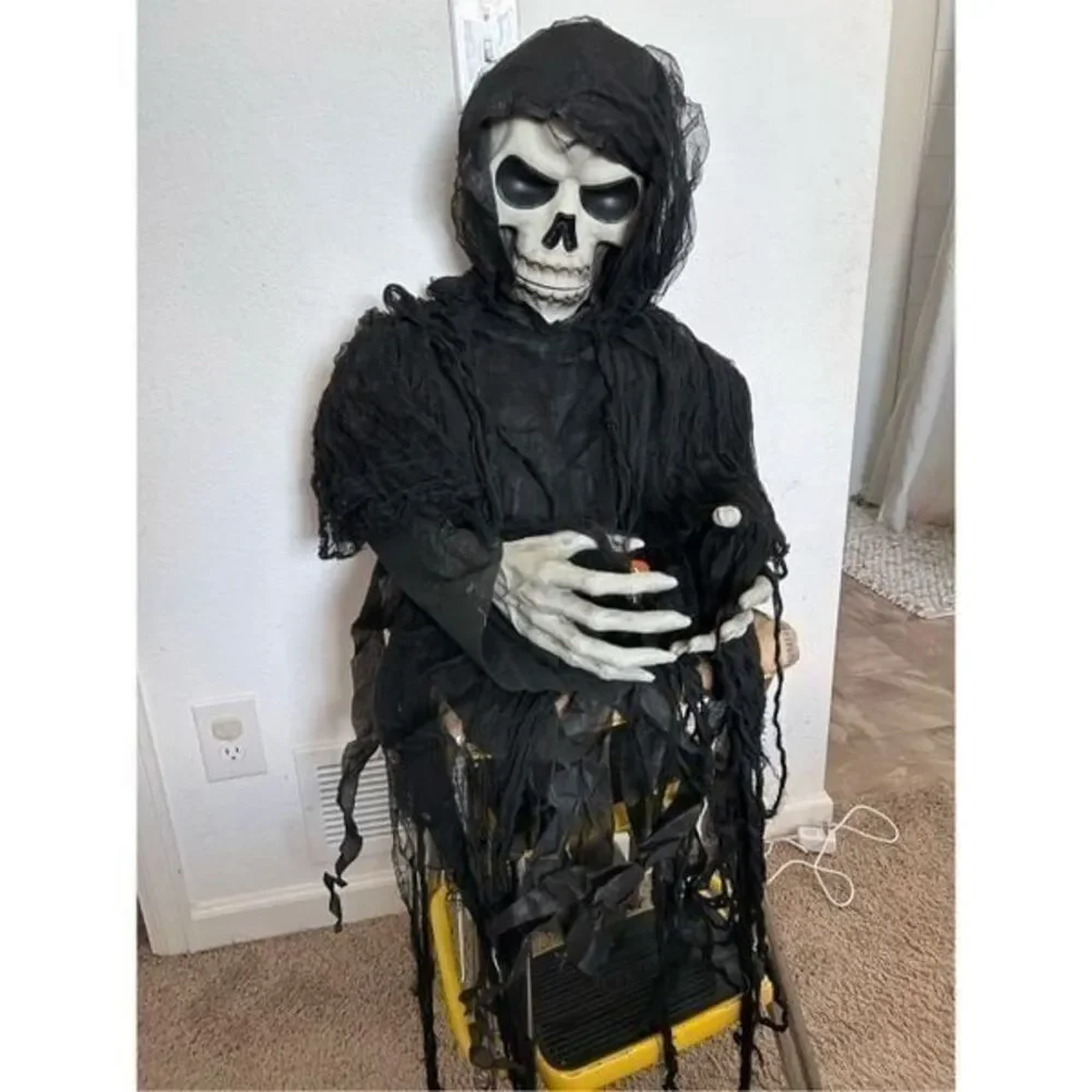Halloween creepy hanging skull gray with lighting eyes and scary different sound